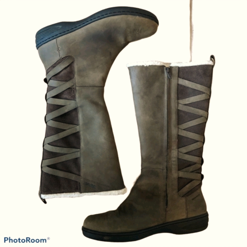 Teva Figueroa boots